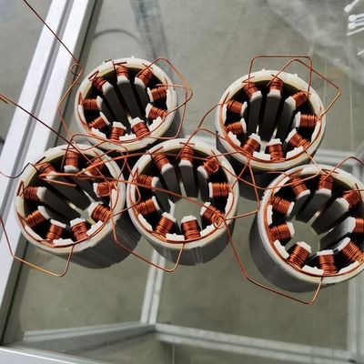 آلة تدوير محركية تلقائية بالكامل 8kw تدوير أسنان لمجموعة ستاتور مغلفة المزود